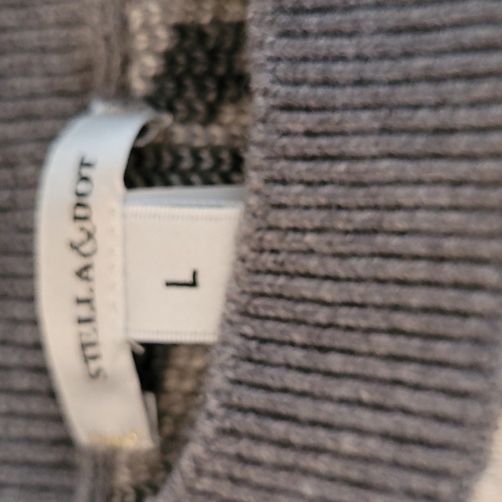 Sweater - Picture 3 of 4